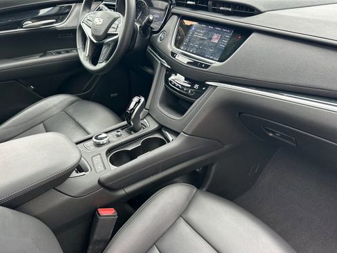 Certified 2025 Cadillac XT5 Premium Luxury image 16