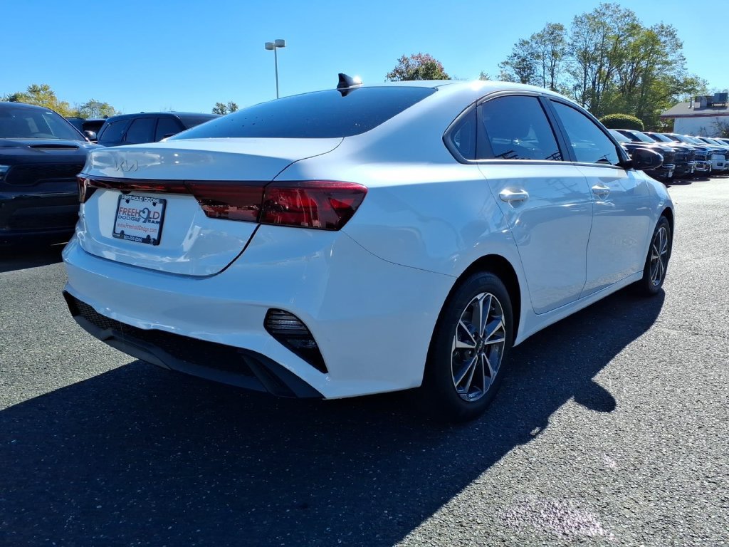 Used 2024 Kia Forte LXS w/ LXS Technology Package FWD image 19