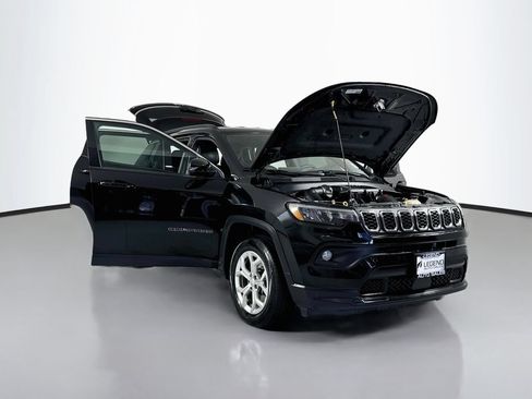 Used 2024 Jeep Compass Latitude AWD/4WD image 18