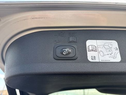 Used 2017 Ford Escape Titanium w/ Equipment Group 301A AWD/4WD image 13
