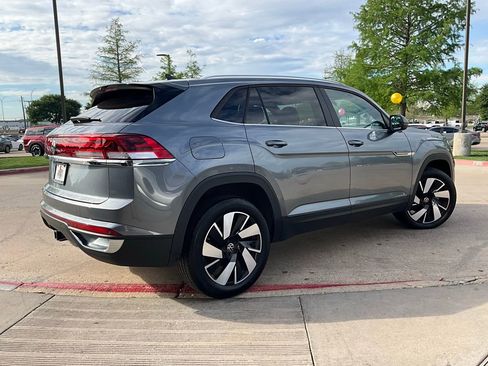 Used 2025 Volkswagen Atlas Cross Sport SE image 6