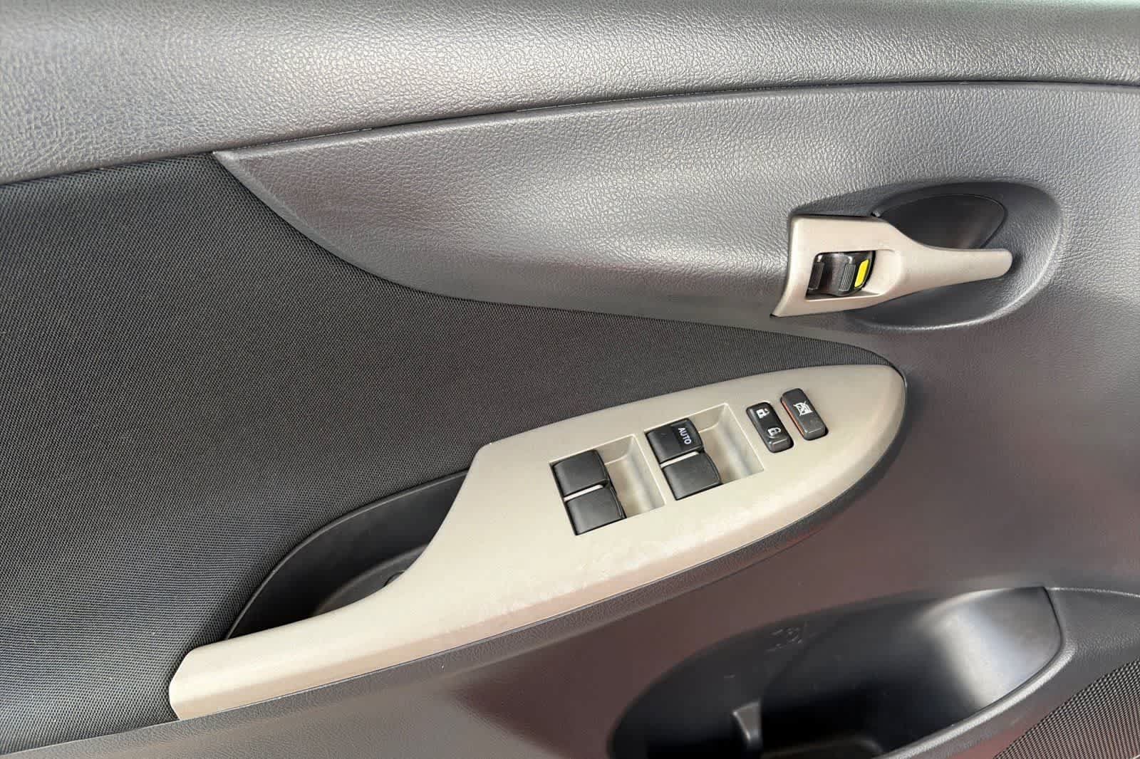 Used 2013 Toyota Corolla S Special Edition FWD image 12