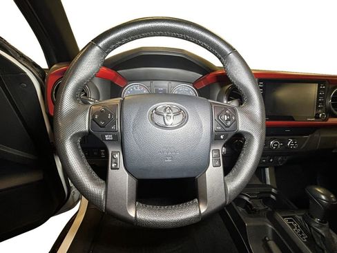 Used 2020 Toyota Tacoma TRD Sport image 12