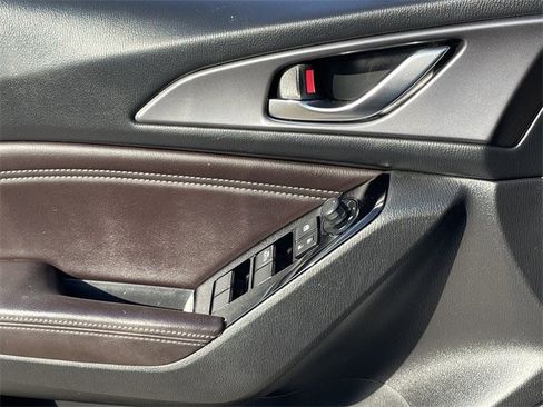 Used 2018 MAZDA MAZDA3 Grand Touring image 24