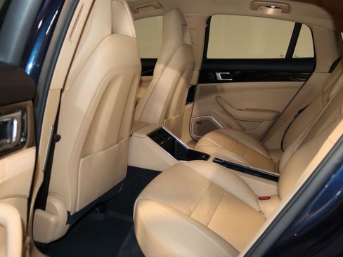 Used 2018 Porsche Panamera 4 image 70