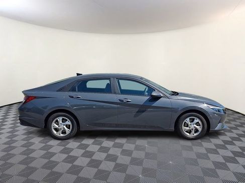 Used 2023 Hyundai Elantra SE w/ Preferred Accessory Package FWD image 7
