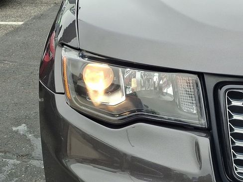 Used 2020 Jeep Grand Cherokee Altitude AWD/4WD image 9