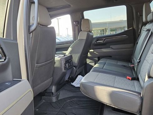 Used 2023 Chevrolet Silverado 1500 ZR2 w/ Technology Package image 9