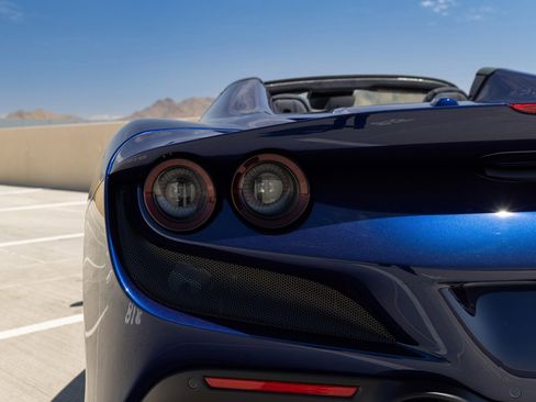 Used 2022 Ferrari F8 Tributo RWD image 38