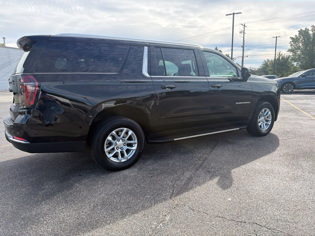 Used 2025 Chevrolet Suburban LS AWD/4WD image 7