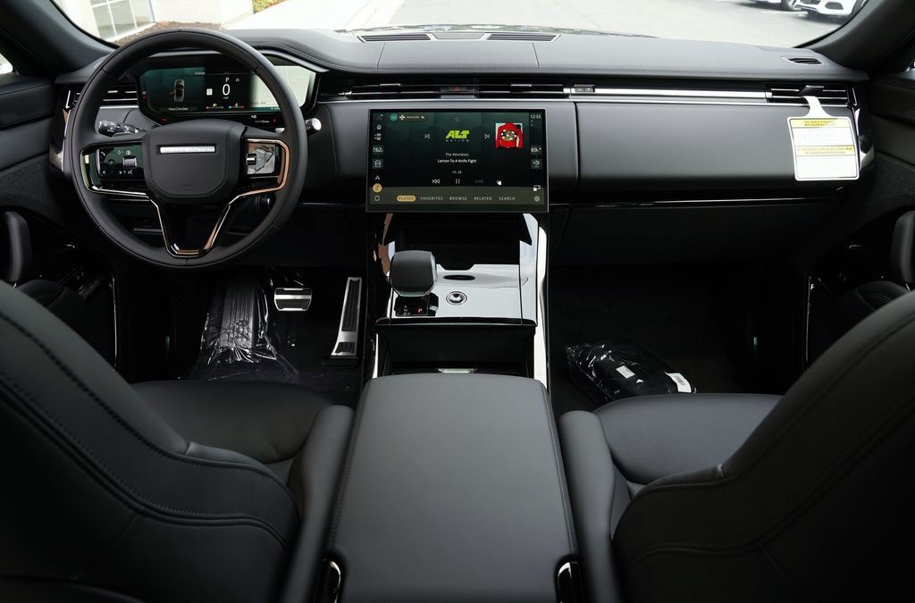 New 2026 Land Rover Range Rover Sport Dynamic SE AWD/4WD image 9