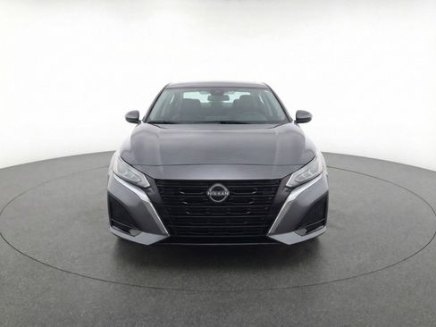 Used 2024 Nissan Altima 2.5 SV image 2