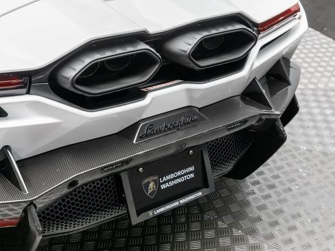 Used 2024 Lamborghini Revuelto image 35