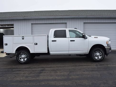 Used 2024 RAM 2500 Tradesman w/ Chrome Appearance Group AWD/4WD image 4