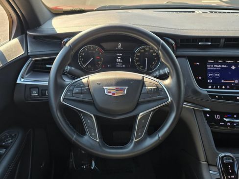 Certified 2020 Cadillac XT5 Luxury w/ LPO, Floor Liner Package AWD/4WD image 13