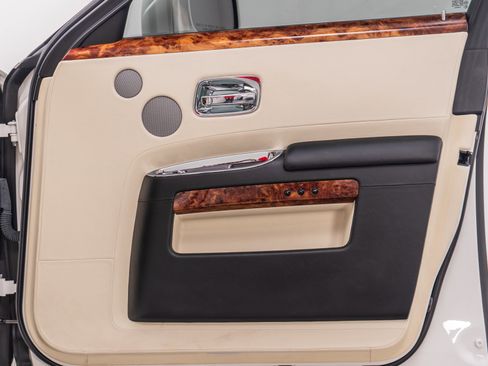 Used 2010 Rolls-Royce Ghost RWD image 43