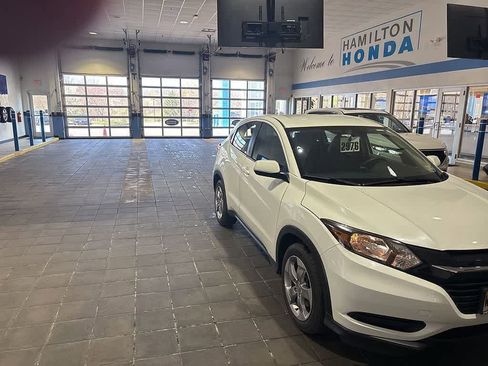 Used 2017 Honda HR-V LX image 11