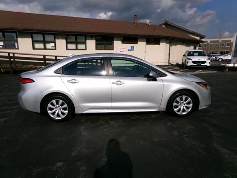 Used 2023 Toyota Corolla LE image 2