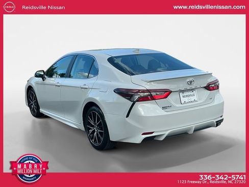 Used 2023 Toyota Camry SE image 4