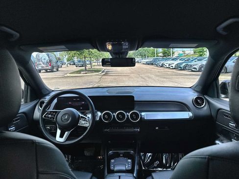 Used 2023 Mercedes-Benz GLB 250 w/ Premium Package image 20