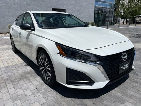 Used 2025 Nissan Altima 2.5 SV FWD image 5