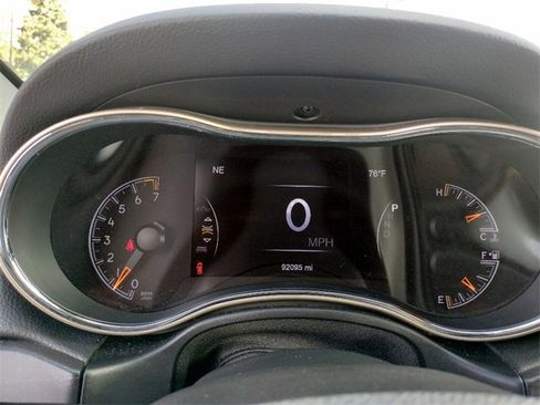 Used 2017 Jeep Grand Cherokee Limited image 38