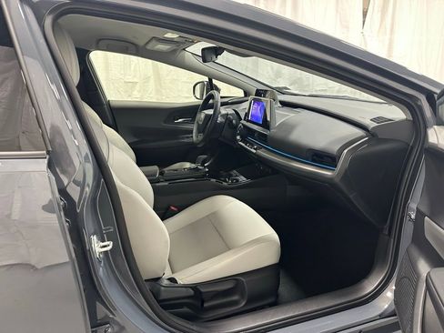 Used 2025 Toyota Prius XLE image 59