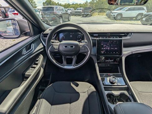 New 2025 Jeep Grand Cherokee Laredo X image 12