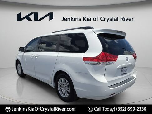 Used 2011 Toyota Sienna XLE w/ XLE Navigation Pkg FWD image 10