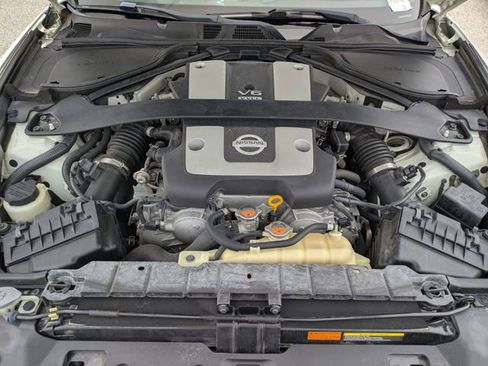 Used 2015 Nissan 370Z Coupe RWD image 12