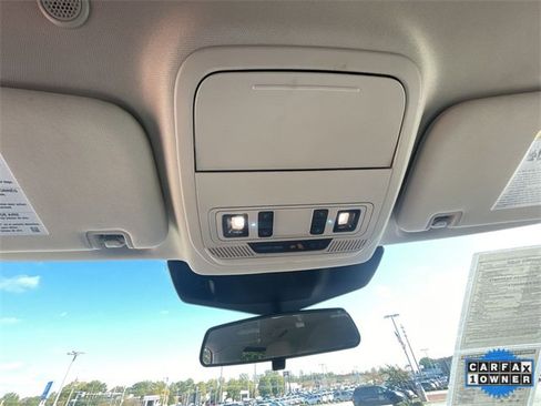 Used 2022 Ford Explorer XLT image 25