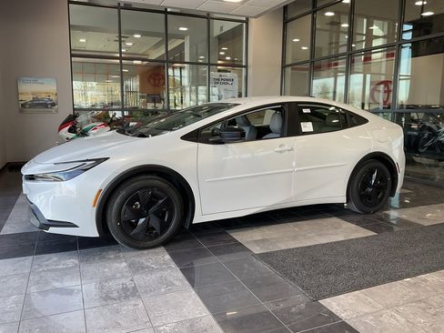 New 2026 Toyota Prius LE image 3