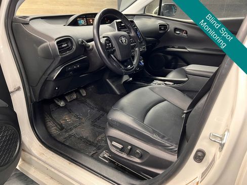 Used 2019 Toyota Prius FWD image 3