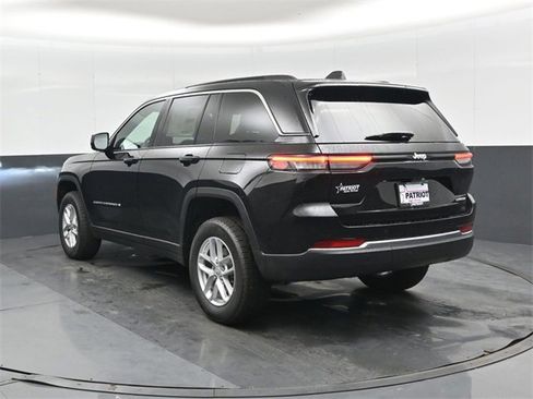 New 2025 Jeep Grand Cherokee Laredo image 6