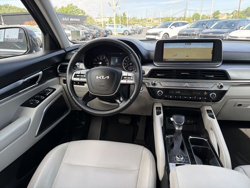 Used 2022 Kia Telluride S AWD/4WD image 3