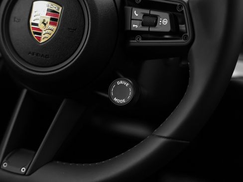 Certified 2025 Porsche Cayenne image 27