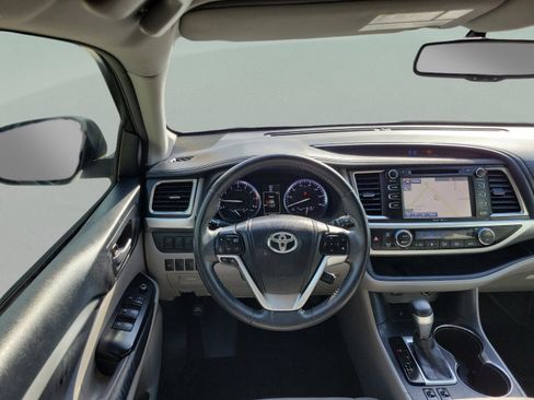 Used 2014 Toyota Highlander XLE FWD image 14