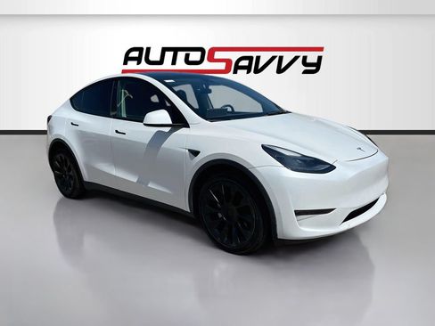 Used 2023 Tesla Model Y Long Range AWD/4WD image 1