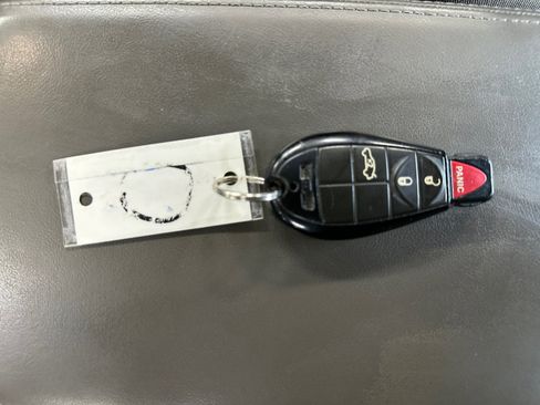 Used 2009 Chrysler 300 LX RWD image 33