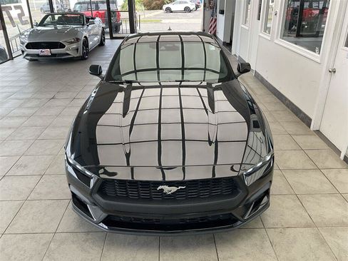Used 2025 Ford Mustang Coupe RWD image 26