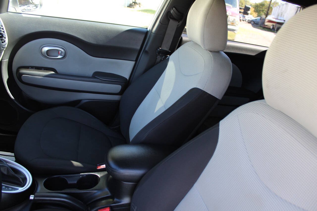 Used 2014 Kia Soul FWD image 21