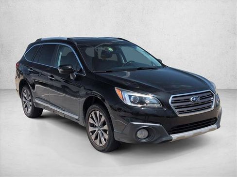 Used 2017 Subaru Outback 2.5i Touring AWD/4WD image 3