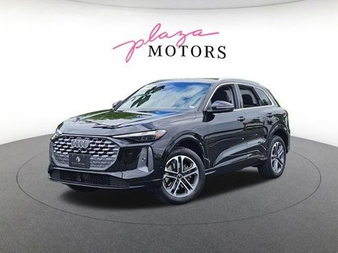 Used 2025 Audi Q5 Premium w/ Convenience Package AWD/4WD image 1