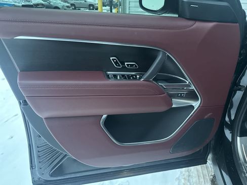Used 2025 Land Rover Range Rover SE image 19