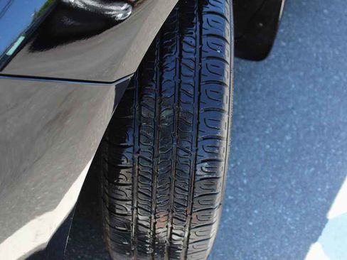 Used 2015 Nissan Versa SV image 29