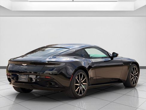 Used 2021 Aston Martin DB11 Coupe image 10