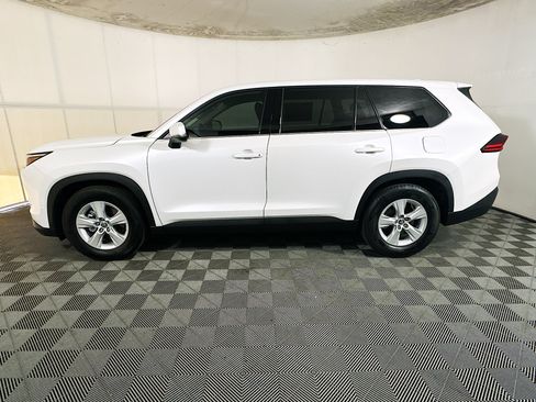 Used 2025 Toyota Grand Highlander FWD image 6