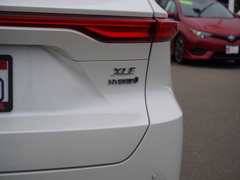 Used 2021 Toyota Venza XLE w/ Carpet Mat Package (TMS) image 11