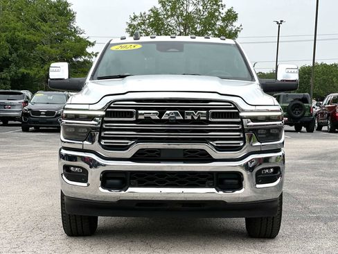 Used 2025 RAM 3500 Laramie AWD/4WD image 10