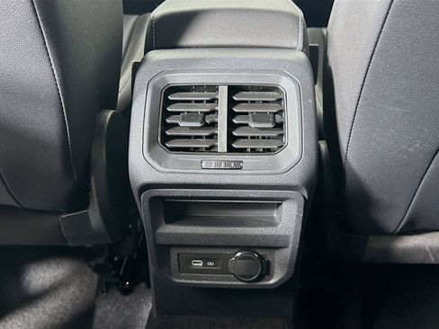 Certified 2023 Volkswagen Tiguan SE w/ Panoramic Sunroof Package image 22